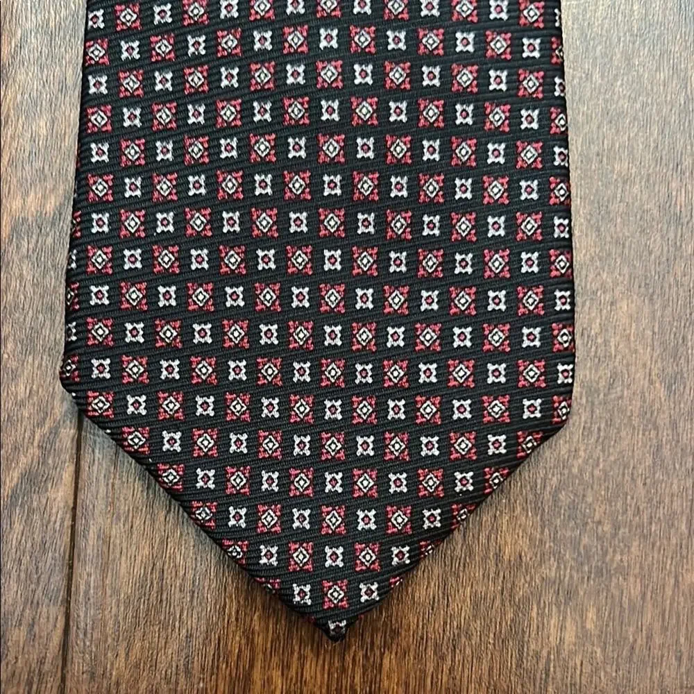 Marcus, Neiman Marcus Sophisticated Black and Red Silk Tie